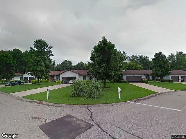 Dean Lake Woods Condominiums photo 8