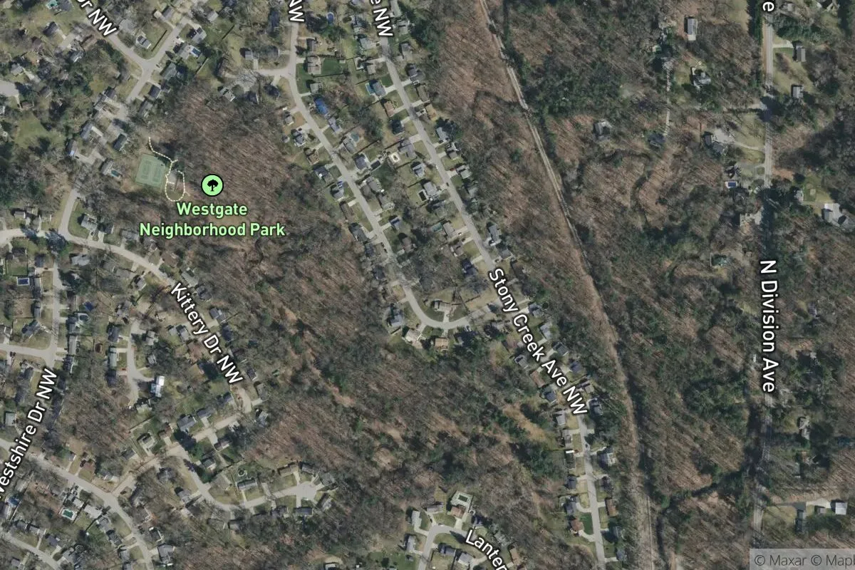 Westgate Village Woods No.4 photo 1