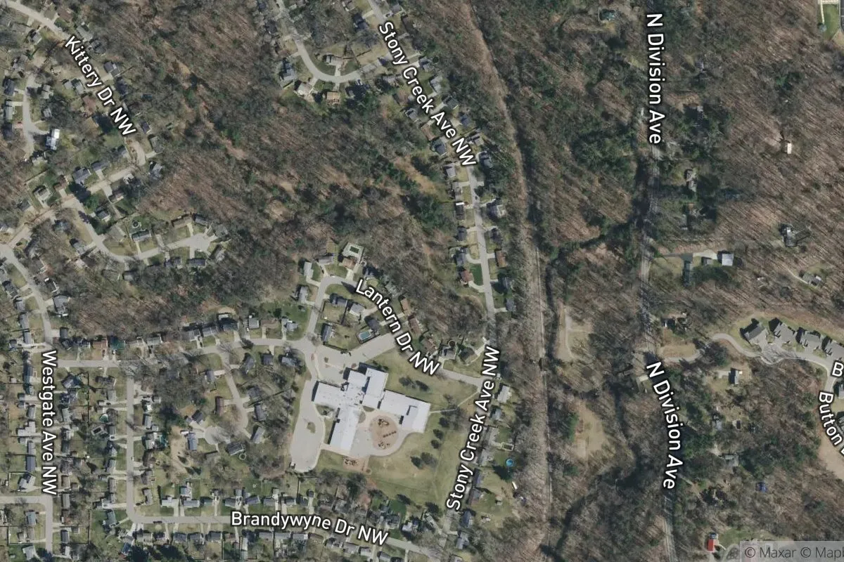 Westgate Village Woods No.8 photo 1