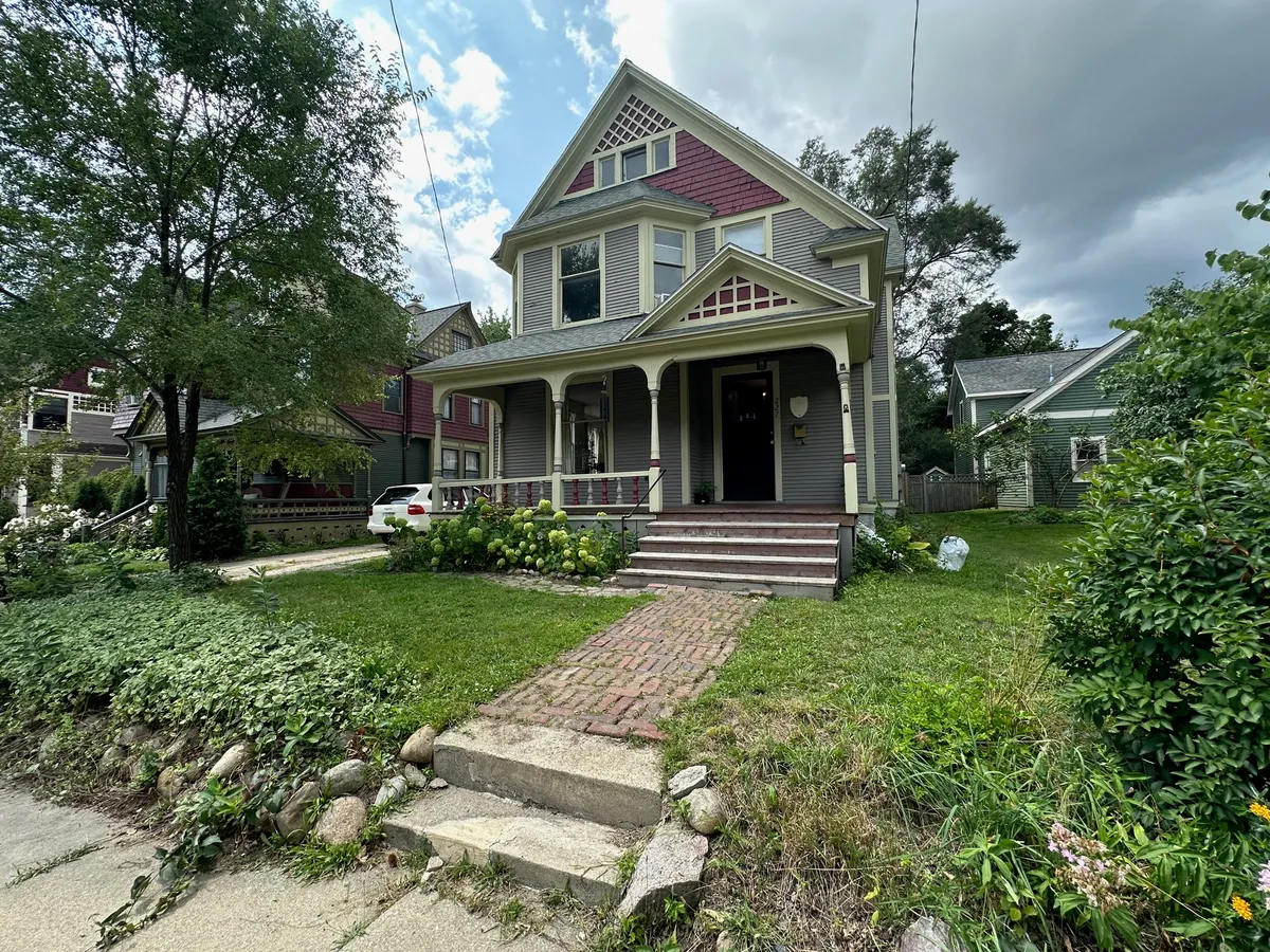 East Hills photo 2