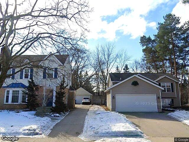 Albert-Realtors Hall St. Sub. photo 3