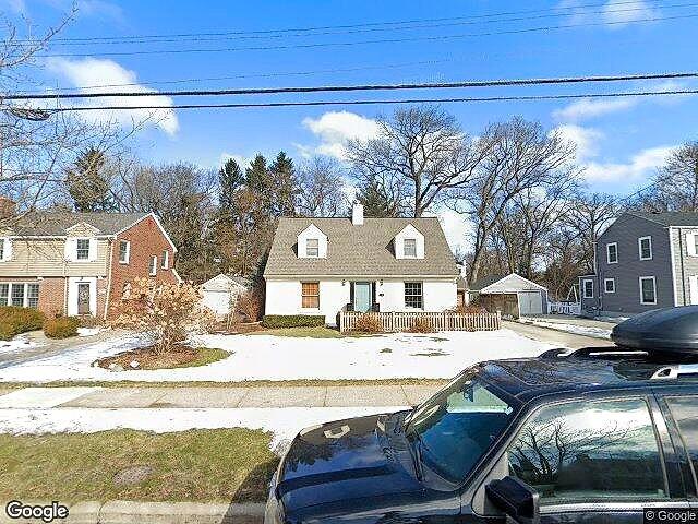 Albert-Realtors Hall St. Sub. photo 4