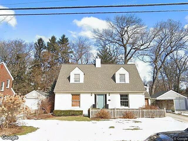 Albert-Realtors Hall St. Sub. photo 5