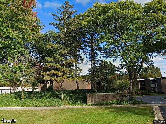 HAWTHORNES SQUARE CONDOS photo 2