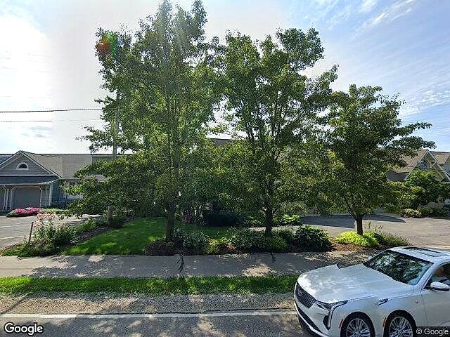 IVY WOOD CONDO photo 8