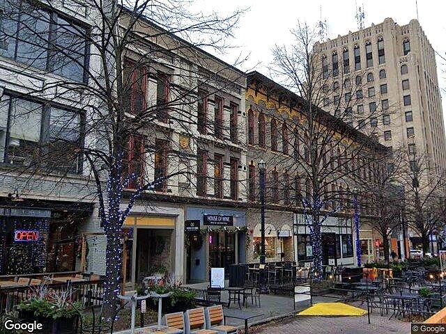 47 Monroe Center photo 3