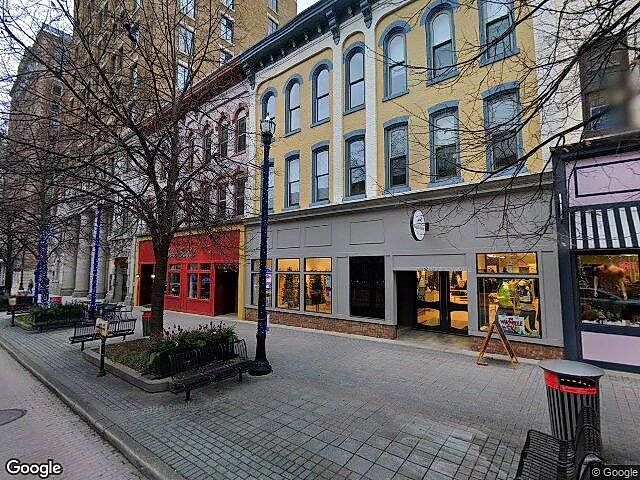 47 Monroe Center photo 4