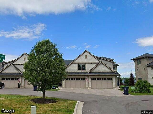 CARRIAGE HOMES AT SOUTHSHORE ON MACATAWA photo 4