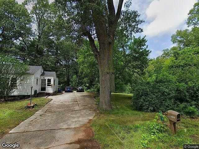 ARTHUR COURT CONDOS photo 3