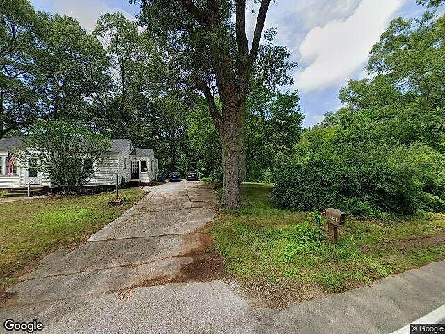 ARTHUR COURT CONDOS photo 4