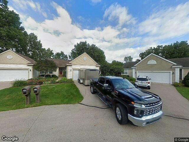 English Hills Condominiums photo 5