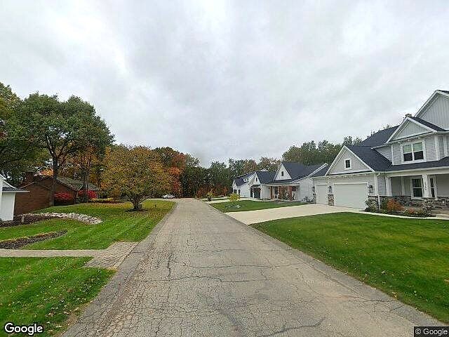Dean Lake Forest Condominiums photo 3