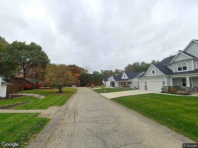 Dean Lake Forest Condominiums photo 3