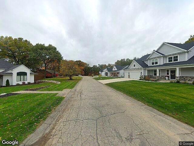 Dean Lake Forest Condominiums photo 4