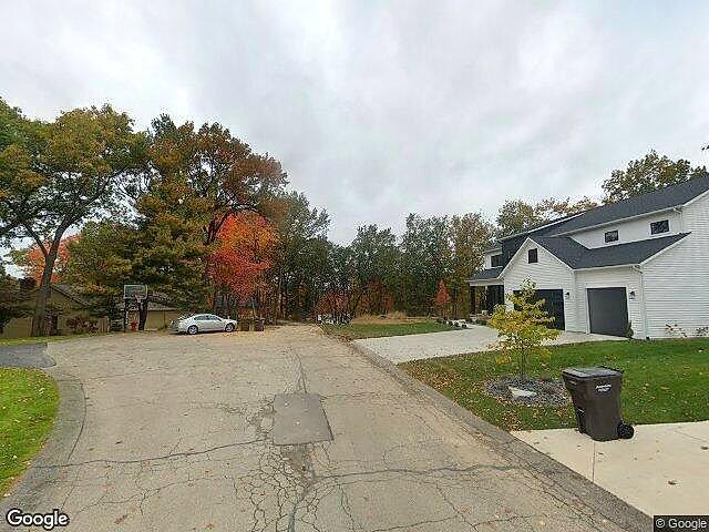 Dean Lake Forest Condominiums photo 5