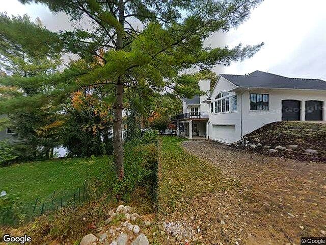 Dean Lake Forest Condominiums photo 7